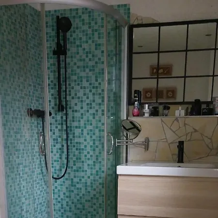 Quarto em Acomodações Particulares Am Rander Der Stadt Aber Zentrums Naehe *